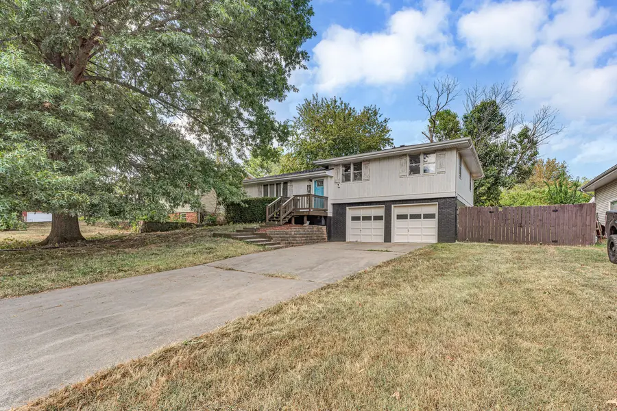 3233 W Glenwood ST, Springfield, MO 65807