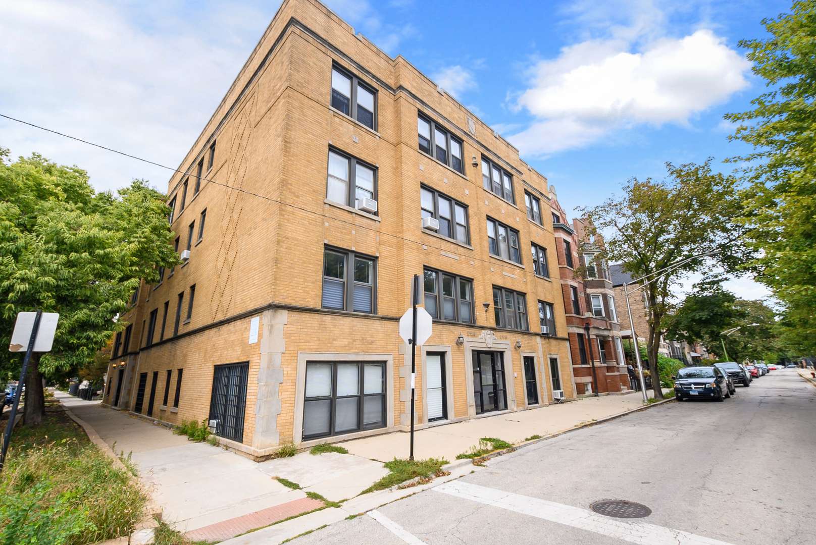 2130 N Oakley AVE #2, Chicago, IL 60647