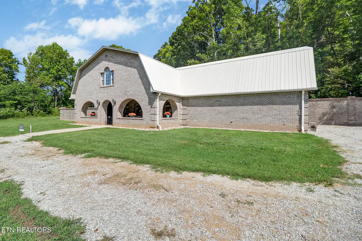2705 Lick Creek Rd, Pall Mall, TN 38577