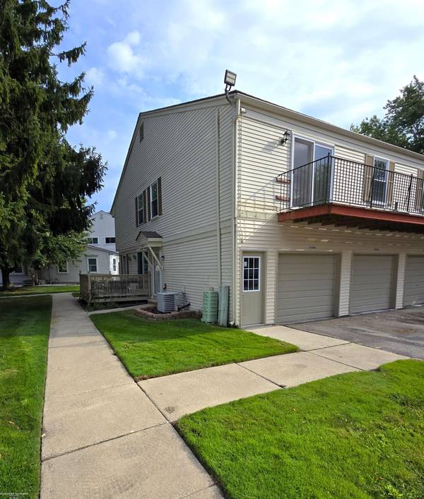 33688 Bayview DR, New Baltimore, MI 48047