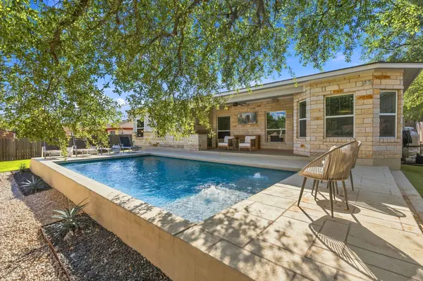 2111 American DR, Lago Vista, TX 78645
