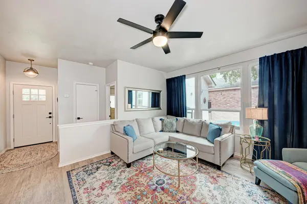 922 Thackeray LN, Pflugerville, TX 78660