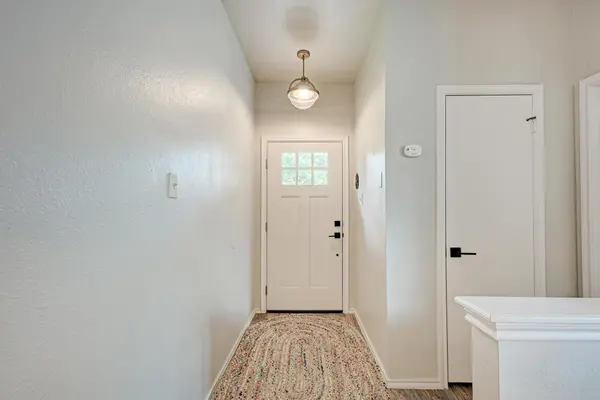 922 Thackeray LN, Pflugerville, TX 78660