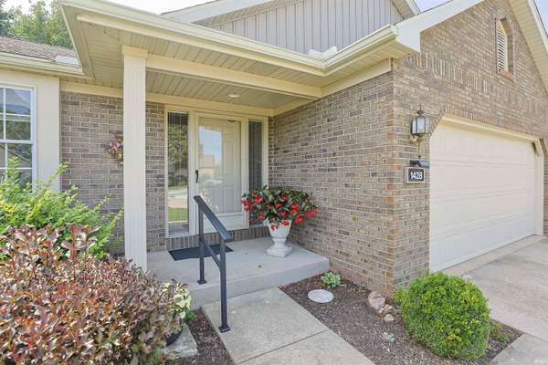 1428 Hampton CIR, Goshen, IN 46526-4689
