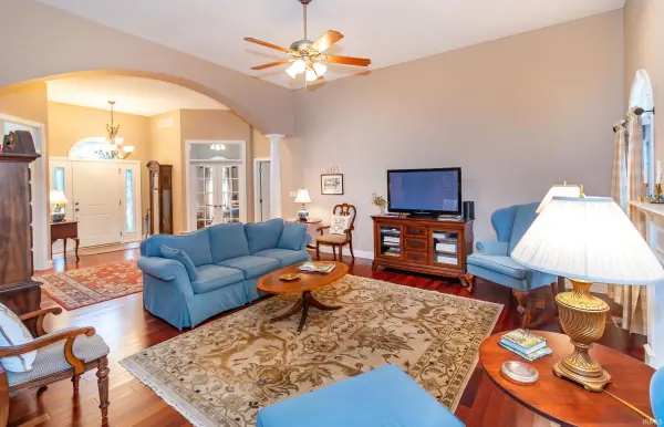 8860 & 8800 N Waterford DR, Mount Vernon, IN 47620