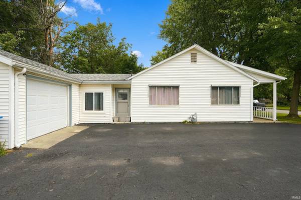 916 W Circle DR, New Haven, IN 46774-2154
