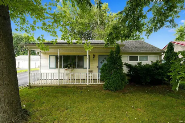 916 W Circle DR, New Haven, IN 46774-2154