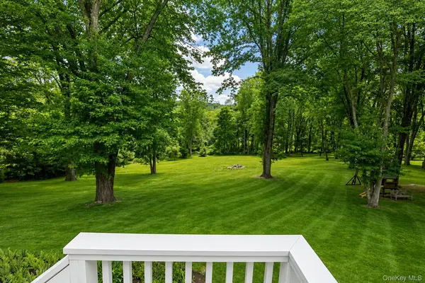12 Hilltop RD, Waccabuc, NY 10597