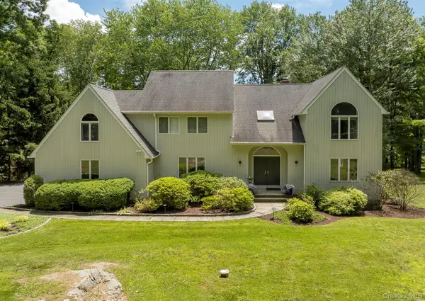 12 Hilltop RD, Waccabuc, NY 10597