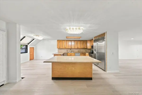 19 John Bean CT, Port Washington, NY 11050