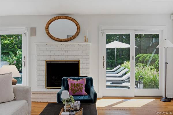 12 Surrey CT, East Hampton, NY 11937
