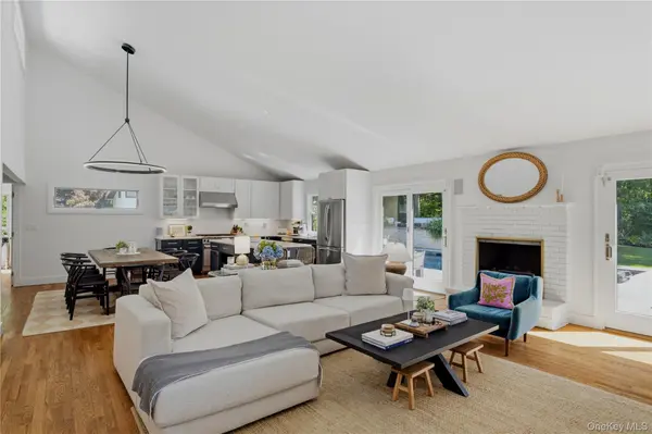12 Surrey CT, East Hampton, NY 11937