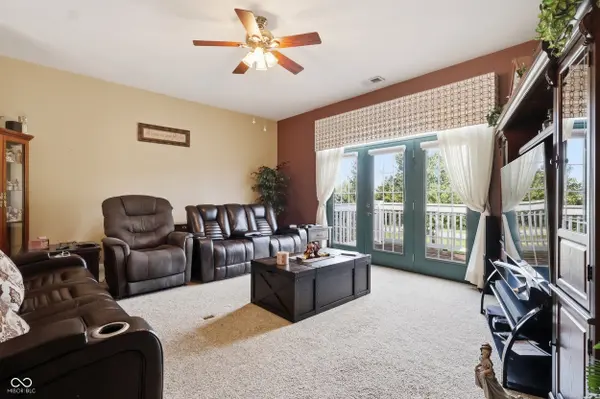 9560 Clover Leaf LN, Fishers, IN 46038