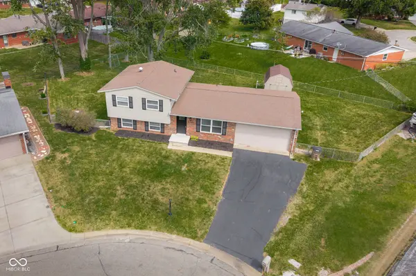 5140 Flintwood CT, Columbus, IN 47203