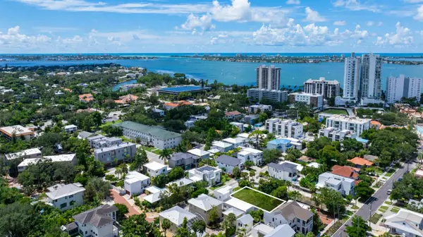 1677 DEVONSHIRE LN, Sarasota, FL 34236