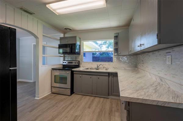 5136 STUDIO DR, Zephyrhills, FL 33542