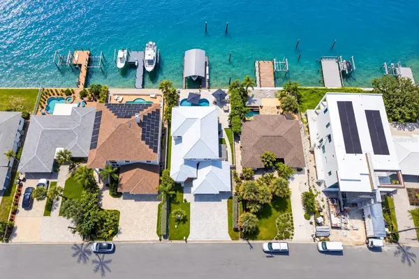 141 BAYSIDE DR, Clearwater, FL 33767