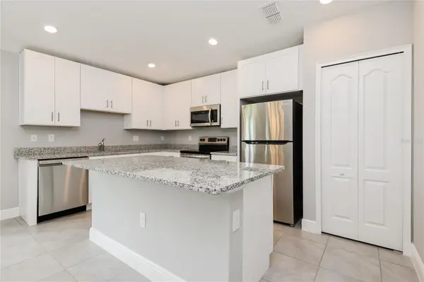 522 BRISTOL CIR, Kissimmee, FL 34758