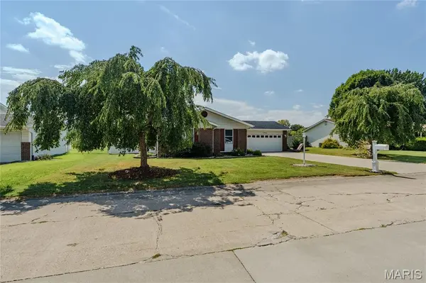 13 Blue Spruce CT, Granite City, IL 62040