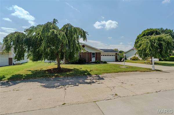 13 Blue Spruce CT, Granite City, IL 62040