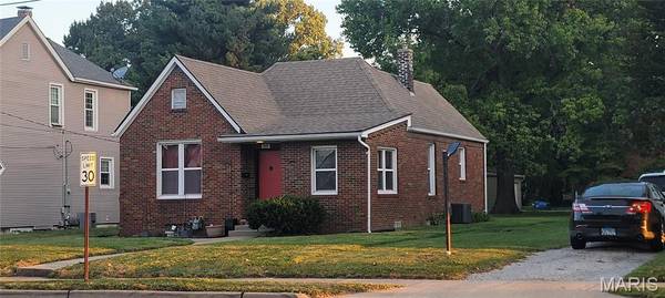 909 W Main ST, Collinsville, IL 62234