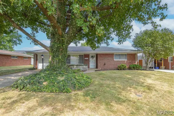 17 Blackburn DR, Belleville, IL 62226