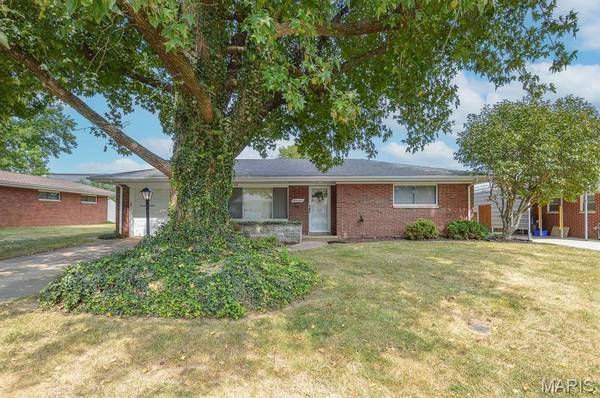 17 Blackburn DR, Belleville, IL 62226