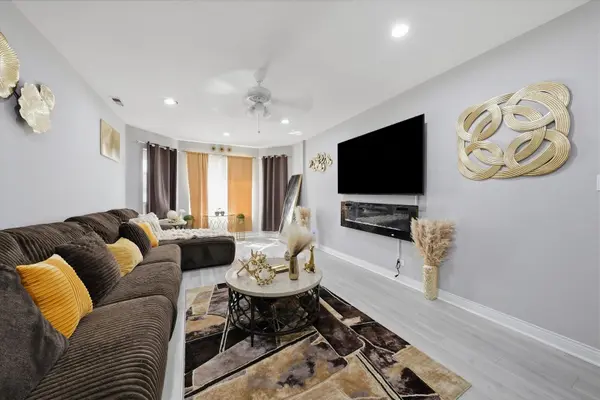 4344 W Lexington ST, Chicago, IL 60623