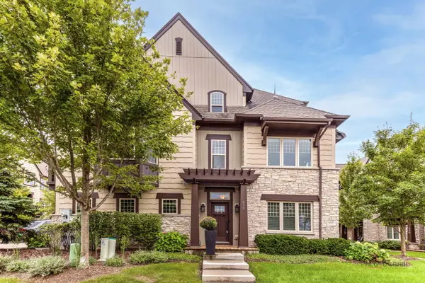 636 Parkside CT, Libertyville, IL 60048