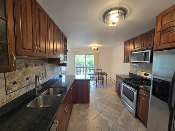 940 E Old Willow RD #210, Prospect Heights, IL 60070