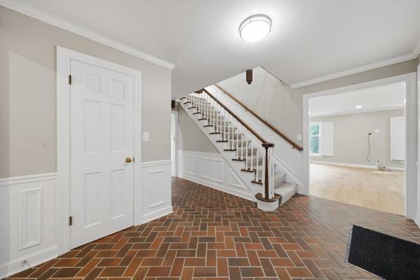 11 Old Timber LN, Palos Park, IL 60464