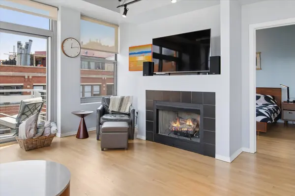 933 W Van Buren ST #801, Chicago, IL 60607