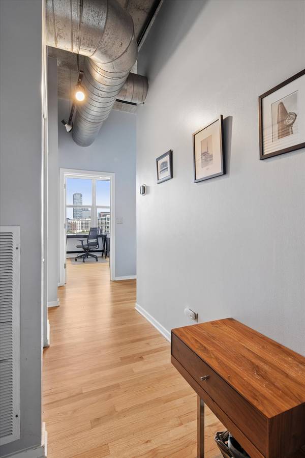 933 W Van Buren ST #801, Chicago, IL 60607