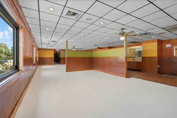1914 Edgington AVE, Eldora, IA 50627
