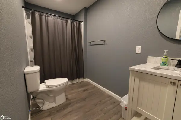 7 E High ST, Marshalltown, IA 50158