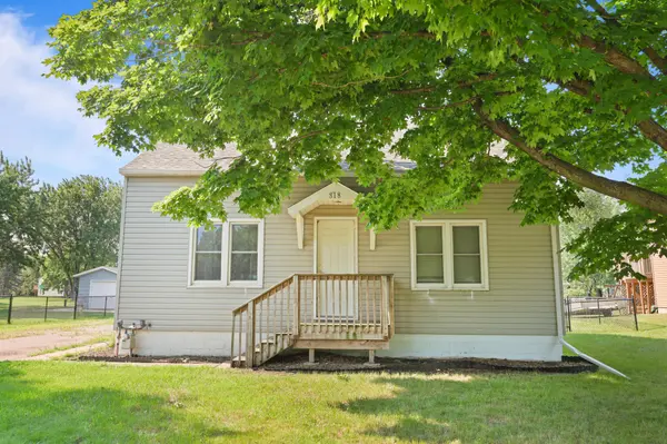 818 E Minnesota ST, Saint Joseph, MN 56374