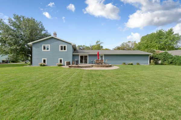 1552 Nottingham DR, North Mankato, MN 56003