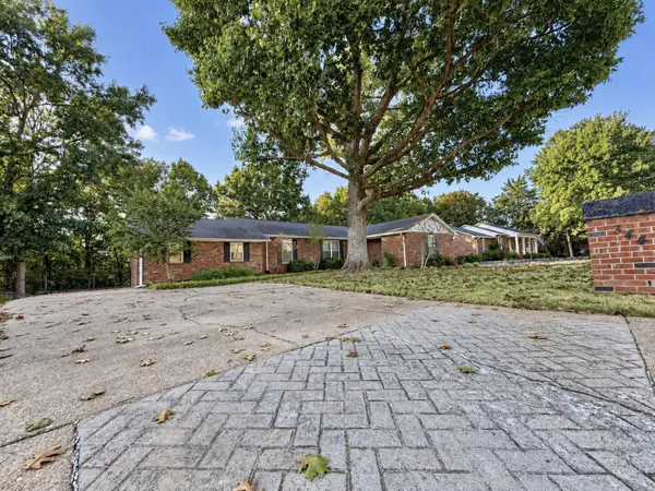 344 Clearlake Dr #W, Nashville, TN 37217