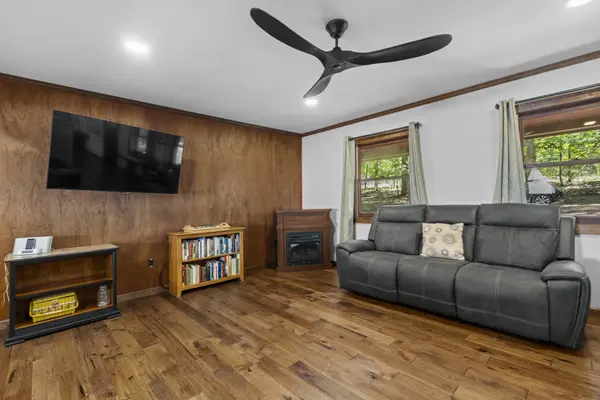 1035 Riverview Rd, Centerville, TN 37033