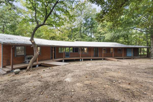 1035 Riverview Rd, Centerville, TN 37033