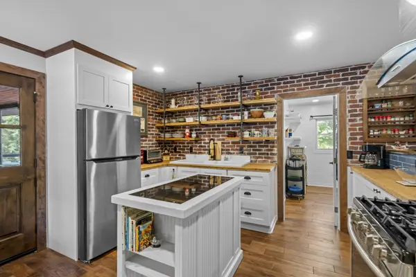 1035 Riverview Rd, Centerville, TN 37033