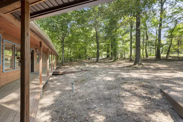 1035 Riverview Rd, Centerville, TN 37033