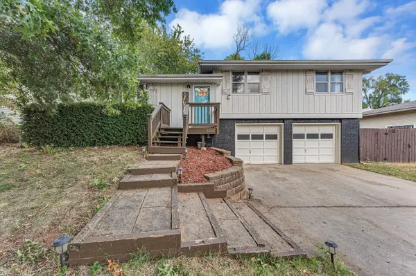 3233 W Glenwood ST, Springfield, MO 65807