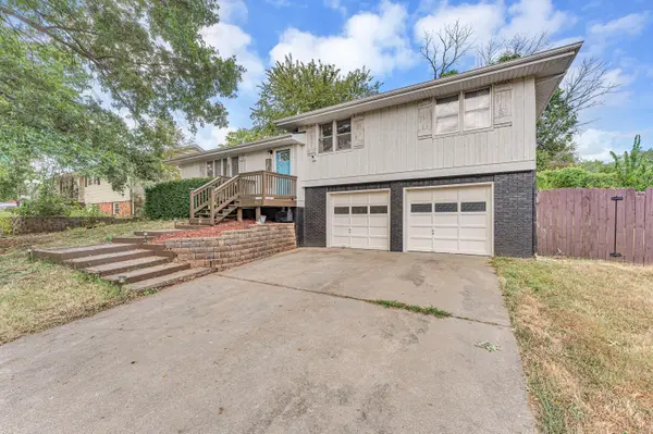 3233 W Glenwood ST, Springfield, MO 65807