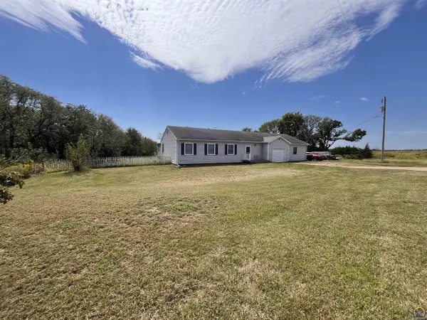 621 SW 85th St, Wakarusa, KS 66546