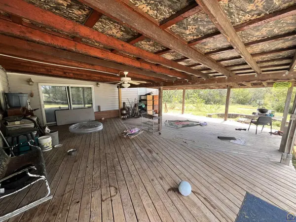 621 SW 85th St, Wakarusa, KS 66546