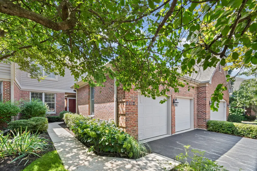 2112 Warrington CT, Glenview, IL 60026