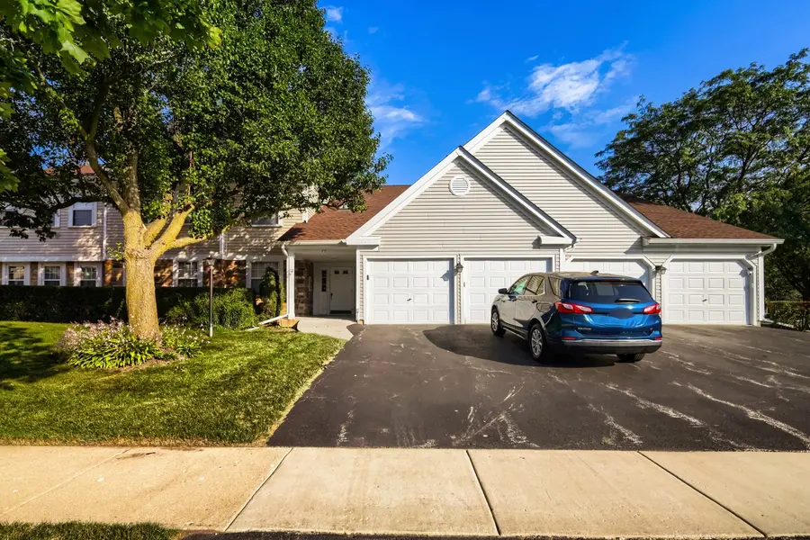 75 LARCH CT #Z1, Schaumburg, IL 60193