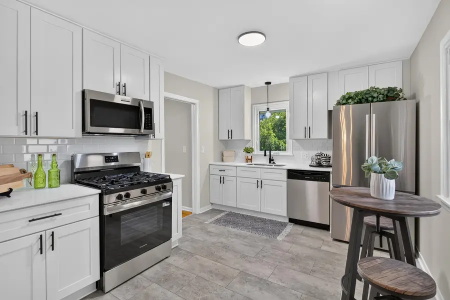 7070 Claude AVE, Inver Grove Heights, MN 55076