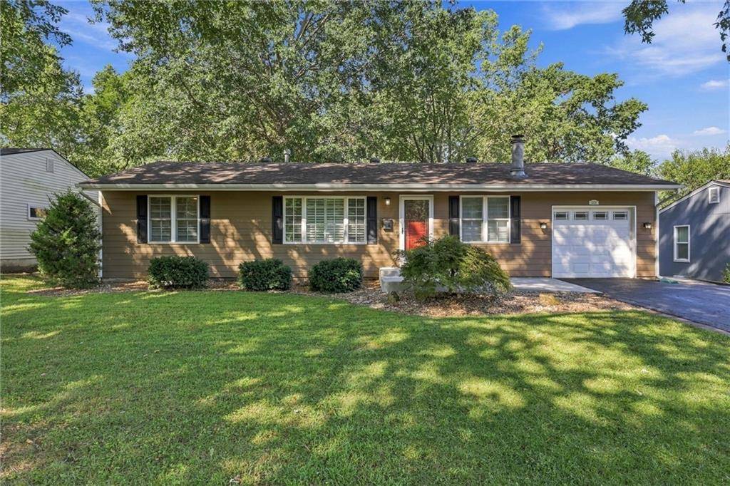 7426 Beverly ST, Overland Park, KS 66204